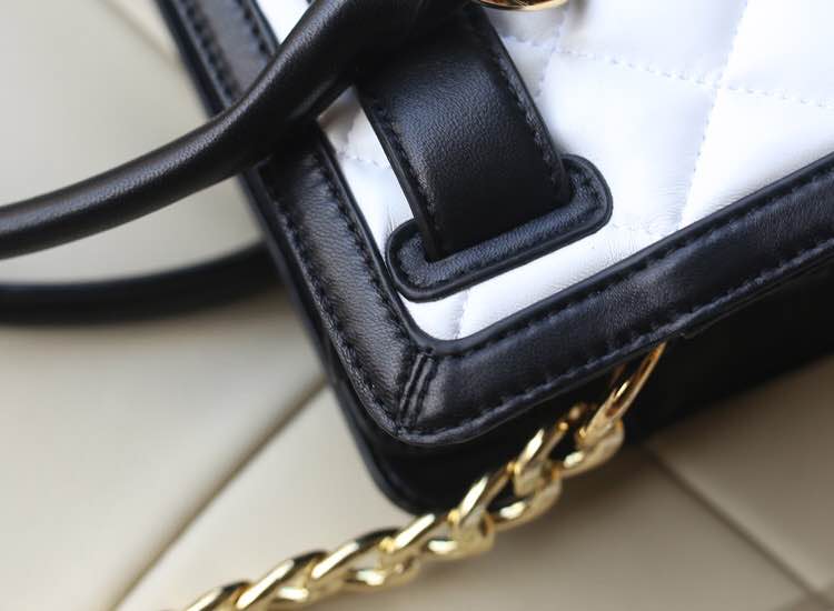 MK2014官网同步新款 顶级羊皮菱格锁头包 黑拼白 时尚女款手提包单肩包