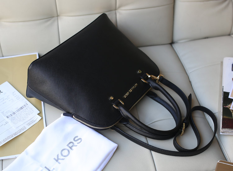 奢侈品包包代购 Michael Kors 2015年专柜同步新款十字纹牛皮贝壳包中号 黑色