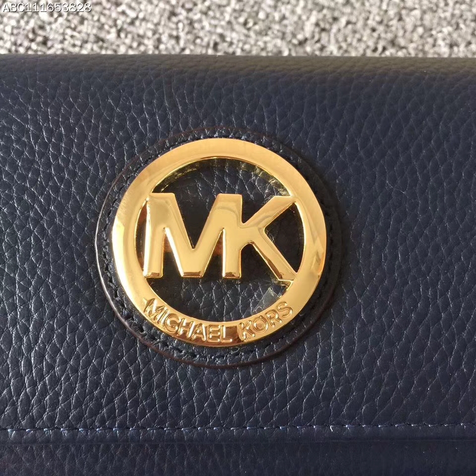 MK迈克科尔斯 深蓝色荔枝纹牛皮大金牌三折吸扣钱包手包20cm