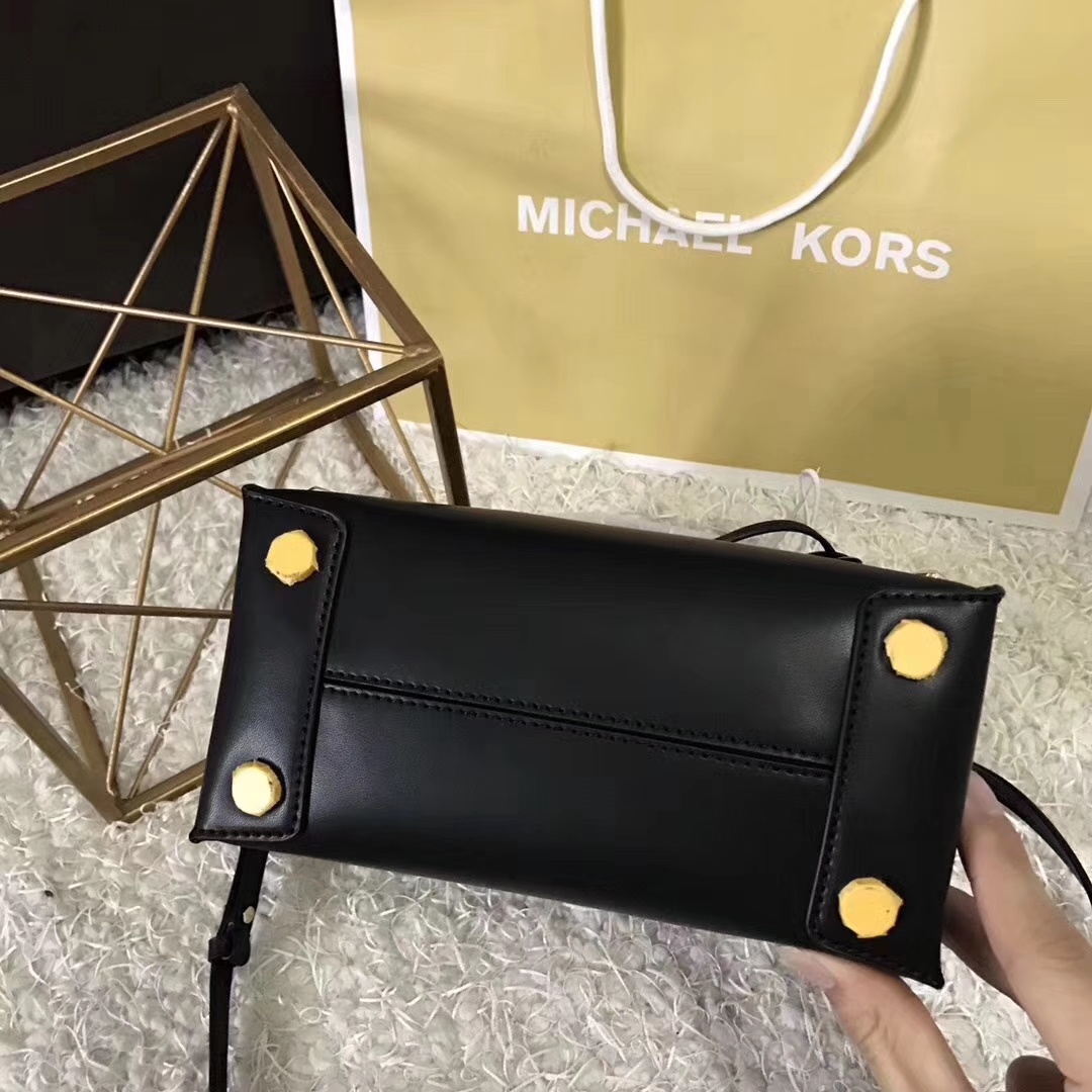 MK Mercer托特包 迈克高仕新款心形铆钉纳帕牛皮女包22cm 黑色